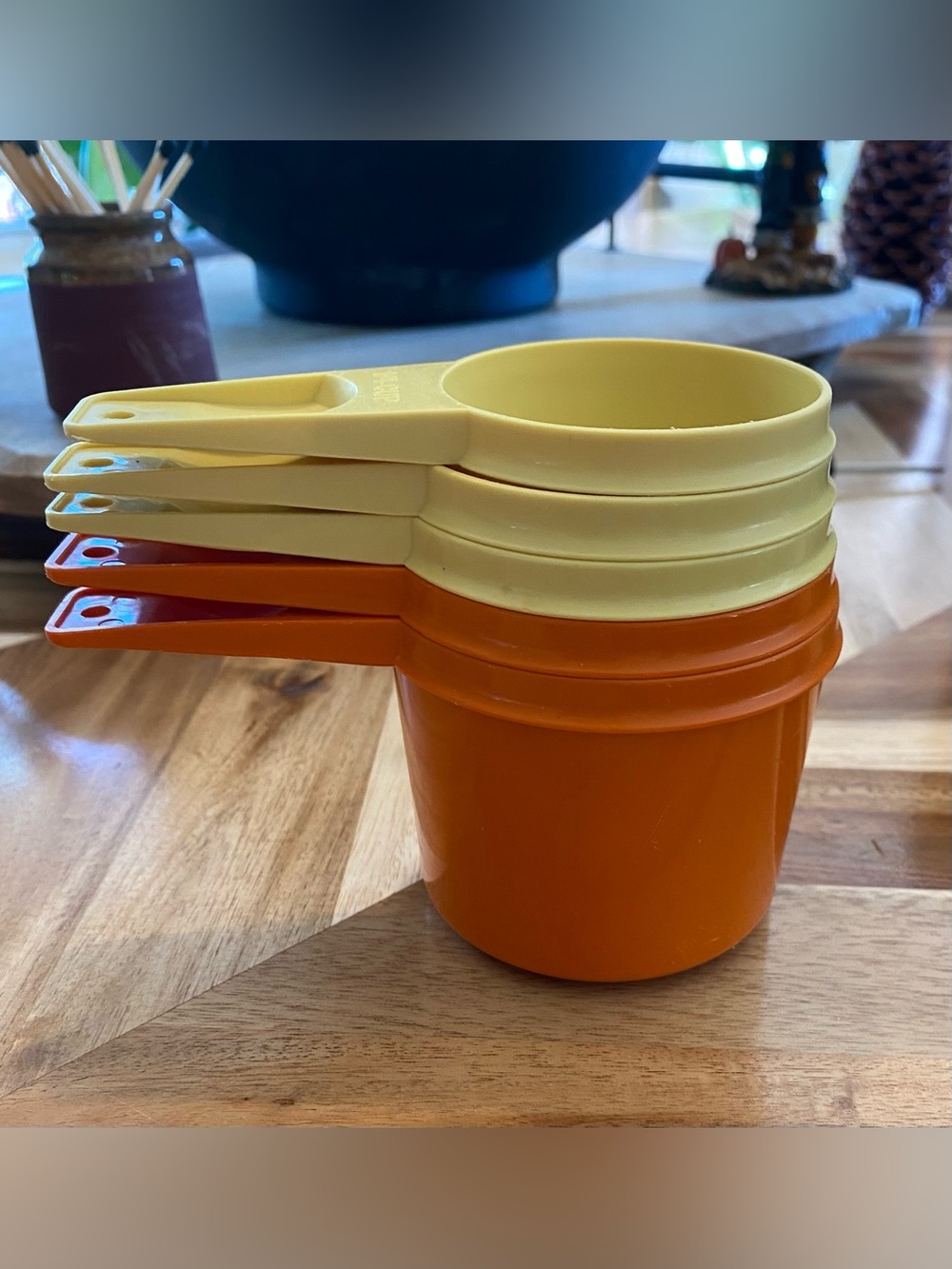 Vintage Tupperware Yellow Orange Nesting Plastic Measuring Cup Set 5pc